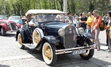 Paradă: autoturismele de epocă revin pe străzile Constanţei!
